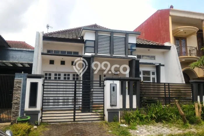 Rumah Strategis Modern Lb 150m2 di Pakis, Malang Rumah Strategis Modern Lb 150m2 di Pakis, Malang