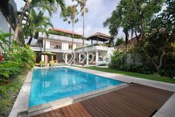 Vila Kawasan , Area 615m2m², Lingkungan Asri Vila Kawasan , Area 615m2m², Lingkungan Asri