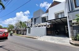 Ready to Use! Premium House LT 144m2 Desain Elegan di Nusa Dua Ready to Use! Premium House LT 144m2 Desain Elegan di Nusa Dua