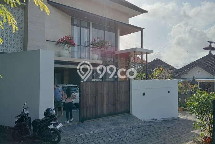 Ready to Use! Premium House LT 254m2 Desain Modern di Peguyangan Ready to Use! Premium House LT 254m2 Desain Modern di Peguyangan