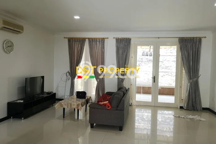 Disewakan! Rumah 4 Kamar Tidur &
4 Kamar Mandi di Batam Centre, Batam Disewakan! Rumah 4 Kamar Tidur &
4 Kamar Mandi di Batam Centre, Batam