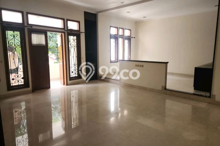 Rumah di Kelapa Gading, Dekat Tol, 5 KT, LT 309m2m² Bangunan 450m2m² Rumah di Kelapa Gading, Dekat Tol, 5 KT, LT 309m2m² Bangunan 450m2m²