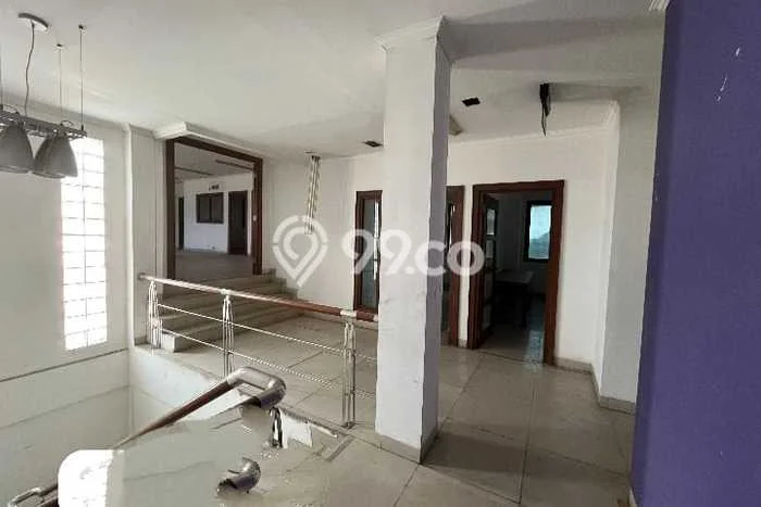 Gudang Area Komersial di Ancol, Luas 1287m², Siap Usaha Gudang Area Komersial di Ancol, Luas 1287m², Siap Usaha