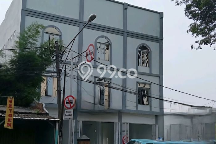 Area Strategis! Disewakan Ruko Lokasi Pasar Rebo, Jakarta Timur Cocok untuk Bisnis Area Strategis! Disewakan Ruko Lokasi Pasar Rebo, Jakarta Timur Cocok untuk Bisnis