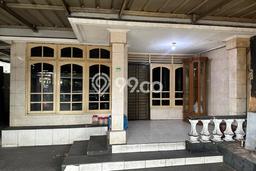 Lokasi strategis! Rumah siap huni dikontrakkan di Duren Sawit LB 180m2 Lokasi strategis! Rumah siap huni dikontrakkan di Duren Sawit LB 180m2