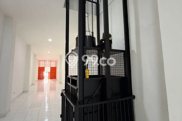 Ruko untuk disewa di Tambora punya LT 137m2 & LB 684m2 harga sewa kompetitif Ruko untuk disewa di Tambora punya LT 137m2 & LB 684m2 harga sewa kompetitif