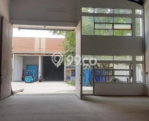 Unit Gudang Disewakan di Kamal di Area Ramai & Strategis Unit Gudang Disewakan di Kamal di Area Ramai & Strategis