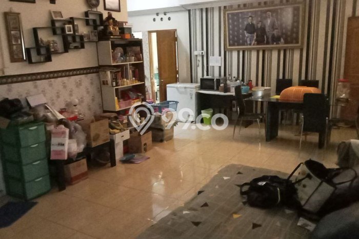 Rumah Modern 5 KT di Kedung Baruk Surabaya Unfurnished Rumah Modern 5 KT di Kedung Baruk Surabaya Unfurnished