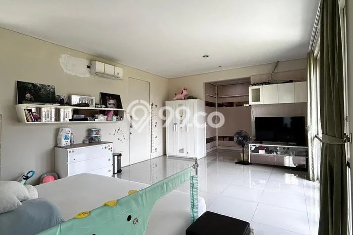Hunian Mewah Siap Huni LT 330m2 di Lakarsantri, Surabaya Hunian Mewah Siap Huni LT 330m2 di Lakarsantri, Surabaya