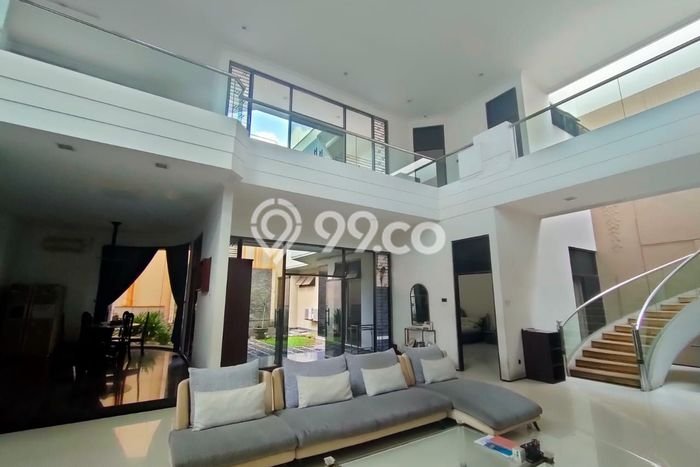 Rumah Elit LB 800m2 Siap Huni Desain Elegan di Manyar, Surabaya Rumah Elit LB 800m2 Siap Huni Desain Elegan di Manyar, Surabaya
