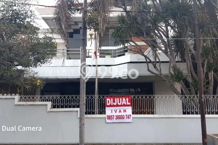 Rumah Elit LB 800m2 Siap Huni Desain Elegan di Manyar, Surabaya Rumah Elit LB 800m2 Siap Huni Desain Elegan di Manyar, Surabaya