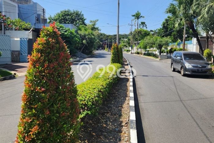 Lokasi terbaik! Rumah siap pakai disewakan di Dukuh Pakis LB 1000m2 Lokasi terbaik! Rumah siap pakai disewakan di Dukuh Pakis LB 1000m2