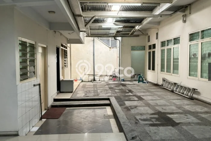 Kantor Disewa di Surabaya dengan LB 500m2 Area Komersial Ramai Kantor Disewa di Surabaya dengan LB 500m2 Area Komersial Ramai