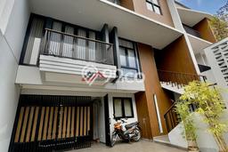 For Sale! Premium House LT 117m2 Desain Elegan di Ampera For Sale! Premium House LT 117m2 Desain Elegan di Ampera