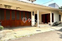 Ready to Use! Luxury House LT 822m2 Desain Elegan di Kemang Ready to Use! Luxury House LT 822m2 Desain Elegan di Kemang
