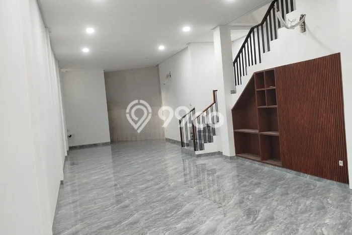 Ruko Disewa di Jakarta Barat dengan LB 300m2 Area Komersial Ramai Ruko Disewa di Jakarta Barat dengan LB 300m2 Area Komersial Ramai