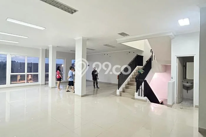 Ruko Disewa di Tangerang dengan LB 326m2 Area Komersial Ramai Ruko Disewa di Tangerang dengan LB 326m2 Area Komersial Ramai