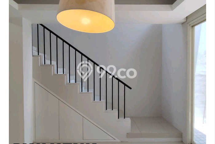 Rumah Luxury Modern Tanpa Renovasi di Menganti Surabaya Rumah Luxury Modern Tanpa Renovasi di Menganti Surabaya