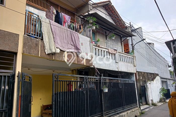 For Sale Rumah 4 Kamar Lokasi Ideal Bagus dan Strategis di Ciputat Timur For Sale Rumah 4 Kamar Lokasi Ideal Bagus dan Strategis di Ciputat Timur