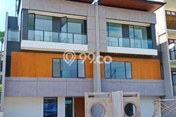 Ready to Use! Luxury House LT 153m2 Desain Modern di Setra Duta Ready to Use! Luxury House LT 153m2 Desain Modern di Setra Duta