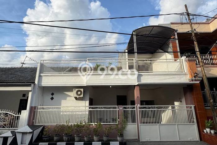 PENAWARAN TERBAIK! Rumah Premium di Waru, LT 142m2m² Bangunan 200m2m² PENAWARAN TERBAIK! Rumah Premium di Waru, LT 142m2m² Bangunan 200m2m²