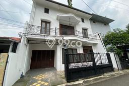 SPECIAL OFFER! Rumah di Cilandak, 4 KT, Area Asri, Luas 120m² Bangunan 300m² SPECIAL OFFER! Rumah di Cilandak, 4 KT, Area Asri, Luas 120m² Bangunan 300m²