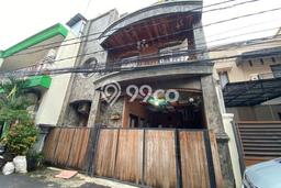 Rumah Luas Asri 9 KT Siap Pakai di Gandaria Jakarta Selatan Rumah Luas Asri 9 KT Siap Pakai di Gandaria Jakarta Selatan