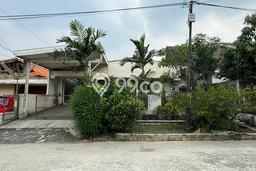 Rumah Asri LB 275m² View Kota di Cinere, Depok Rumah Asri LB 275m² View Kota di Cinere, Depok