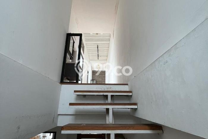 Hunian Cantik Modern Lb 215m2 di Semarang Barat, Semarang Hunian Cantik Modern Lb 215m2 di Semarang Barat, Semarang
