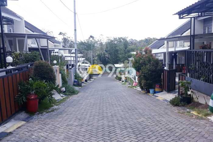 Rumah Strategis Modern Lb 40m2 di Banyumanik, Semarang Rumah Strategis Modern Lb 40m2 di Banyumanik, Semarang
