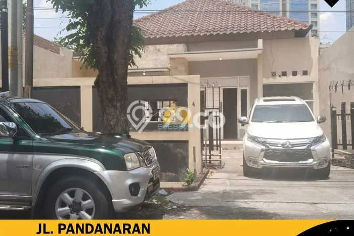 Lokasi terbaik! Rumah siap pakai dikontrakkan di Semarang Tengah LB 240m2 Lokasi terbaik! Rumah siap pakai dikontrakkan di Semarang Tengah LB 240m2
