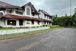Ready to Use! Premium House LT 390m2 Desain Modern di Lebak Bulus Ready to Use! Premium House LT 390m2 Desain Modern di Lebak Bulus
