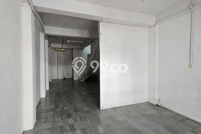 KEUNTUNGAN BERLIPAT! Ruko Kawasan Kebayoran Baru, Luas 156m2m², Posisi Mainroad KEUNTUNGAN BERLIPAT! Ruko Kawasan Kebayoran Baru, Luas 156m2m², Posisi Mainroad