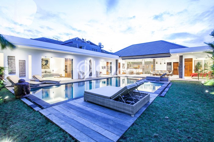 Dijual Rumah Luas Megah Dengan View Eksklusif di Seminyak, Badung Dijual Rumah Luas Megah Dengan View Eksklusif di Seminyak, Badung