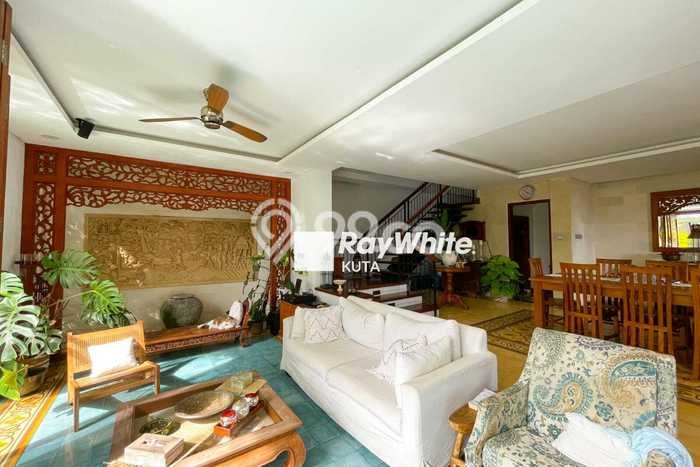 Rumah Bagus Disewakan di Umalas, Badung LT 500m2, LB 300m2 Rumah Bagus Disewakan di Umalas, Badung LT 500m2, LB 300m2