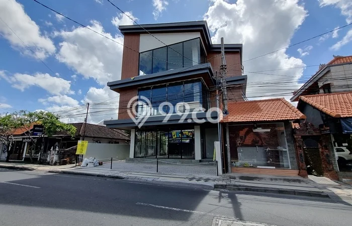 Disewakan Kantor di Kawasan Ramai Seminyak Luas 576m2 Disewakan Kantor di Kawasan Ramai Seminyak Luas 576m2