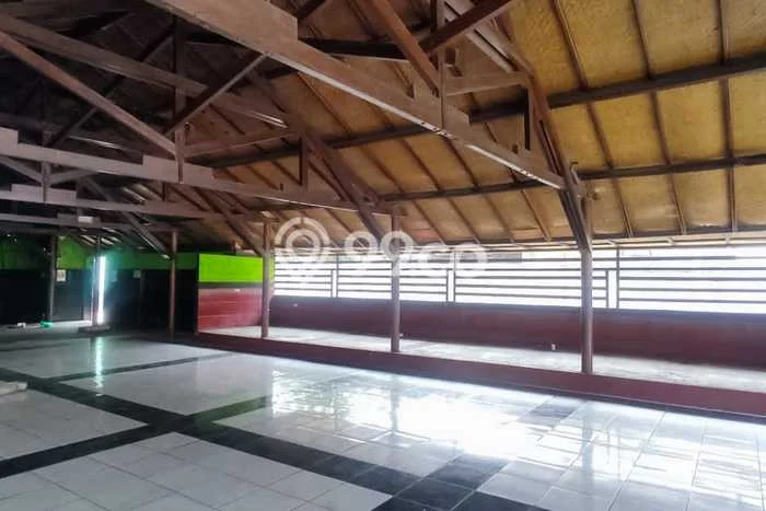 Unit Komersial disewakan di Sidoarjo Sidoarjo dengan LT 675m2 / LB 300m2 Unit Komersial disewakan di Sidoarjo Sidoarjo dengan LT 675m2 / LB 300m2