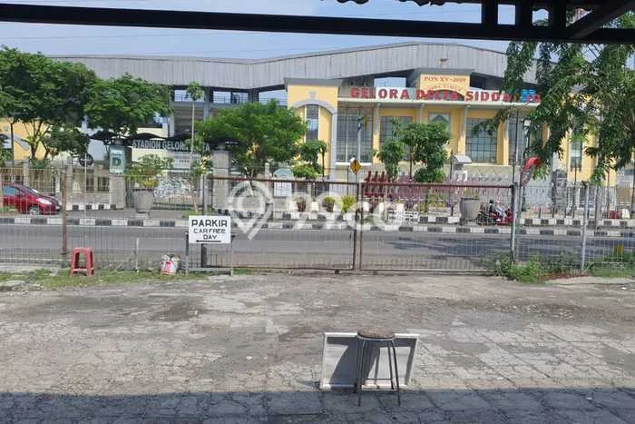 Unit Komersial disewakan di Sidoarjo Sidoarjo dengan LT 675m2 / LB 300m2 Unit Komersial disewakan di Sidoarjo Sidoarjo dengan LT 675m2 / LB 300m2
