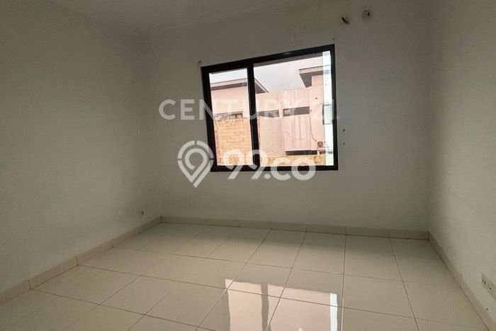 Rumah Eksklusif Dijual LT 225m2 di BSD, Tangerang Selatan Rumah Eksklusif Dijual LT 225m2 di BSD, Tangerang Selatan