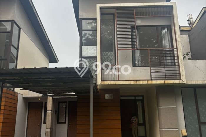Rumah Eksklusif Dijual LT 225m2 di BSD, Tangerang Selatan Rumah Eksklusif Dijual LT 225m2 di BSD, Tangerang Selatan