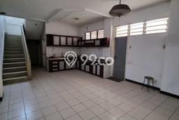 Dijual Rumah 3 Lantai Strategis Tengah Kota Dijual Rumah 3 Lantai Strategis Tengah Kota