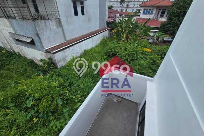 Rumah Strategis LT 221m2m² / LB 200m2m² di Pontianak Selatan, Dekat Pusat Kota, Pontianak Rumah Strategis LT 221m2m² / LB 200m2m² di Pontianak Selatan, Dekat Pusat Kota, Pontianak
