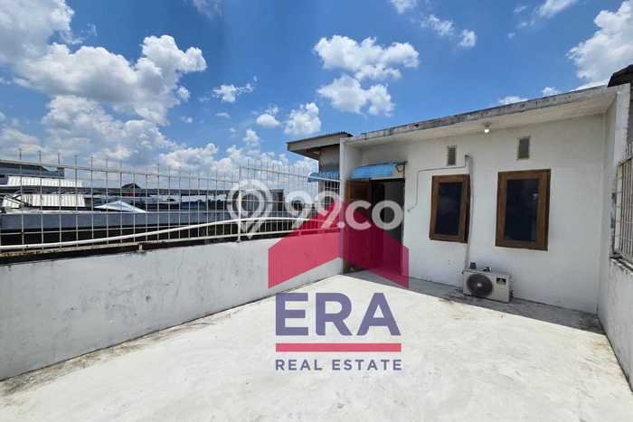 Dijual Ruko Strategis Kawasan Pontianak Selatan, Luas 123m², Jalan Utama, Kawasan Komersial Dijual Ruko Strategis Kawasan Pontianak Selatan, Luas 123m², Jalan Utama, Kawasan Komersial
