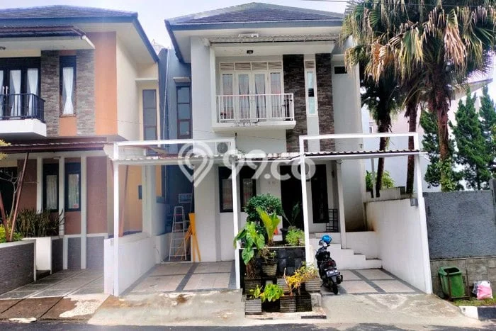 Rumah Modern Cantik 3 KT Bisa Langsung Pindah di Cikole Rumah Modern Cantik 3 KT Bisa Langsung Pindah di Cikole