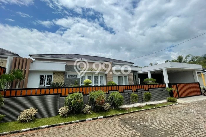 Rumah di Baros, Sukabumi, LT 270m2m² Bangunan 230m2m² Rumah di Baros, Sukabumi, LT 270m2m² Bangunan 230m2m²