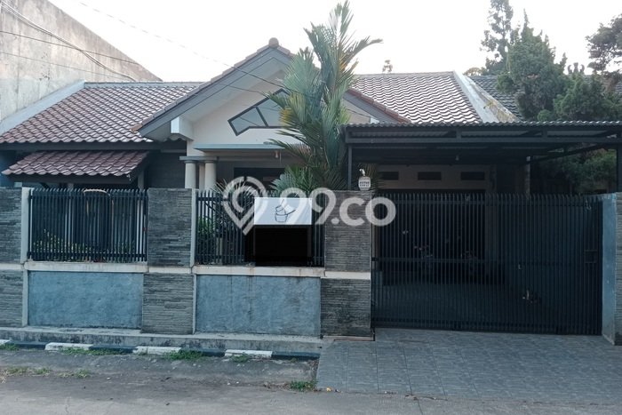 For Sale Hunian Rumah Nyaman 4 Kamar di Jatiwaringin, Bekasi For Sale Hunian Rumah Nyaman 4 Kamar di Jatiwaringin, Bekasi