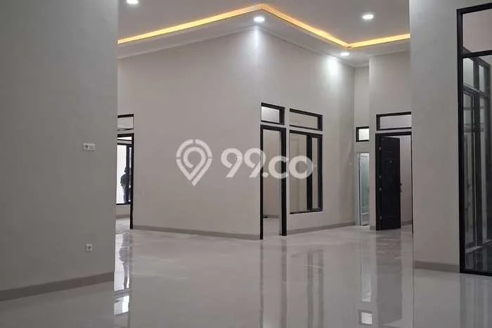 Rumah Mewah LB 220m2 Siap Pakai Desain Elegan di Halmahera, Semarang Rumah Mewah LB 220m2 Siap Pakai Desain Elegan di Halmahera, Semarang