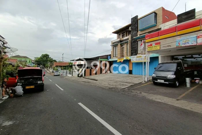 Area Ramai! Ruko Dijual di Banyumanik untuk Bisnis Luas Bangunan 110m2 Area Ramai! Ruko Dijual di Banyumanik untuk Bisnis Luas Bangunan 110m2