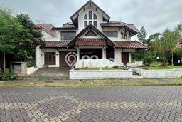 For Sale Hunian Elegan Klasik di Jakarta Selatan For Sale Hunian Elegan Klasik di Jakarta Selatan