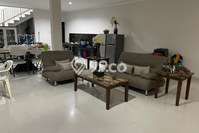 Unit Komersial Dijual di Senopati Jakarta Selatan Luas Tanah 264m2, Luas Bangunan 192m2 Unit Komersial Dijual di Senopati Jakarta Selatan Luas Tanah 264m2, Luas Bangunan 192m2